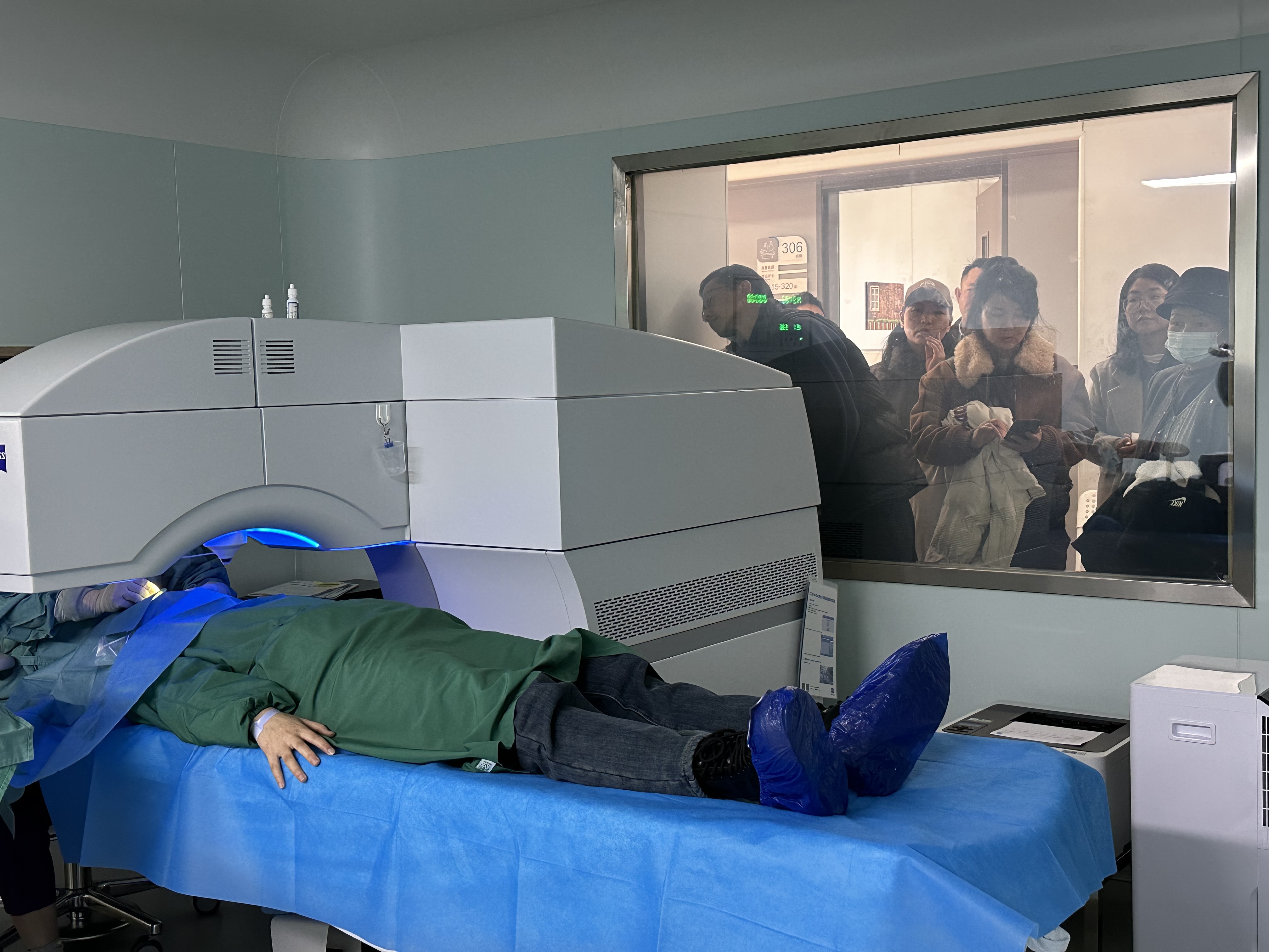 红河近视手术科普：国庆出行高峰前后做手术要注意什么
